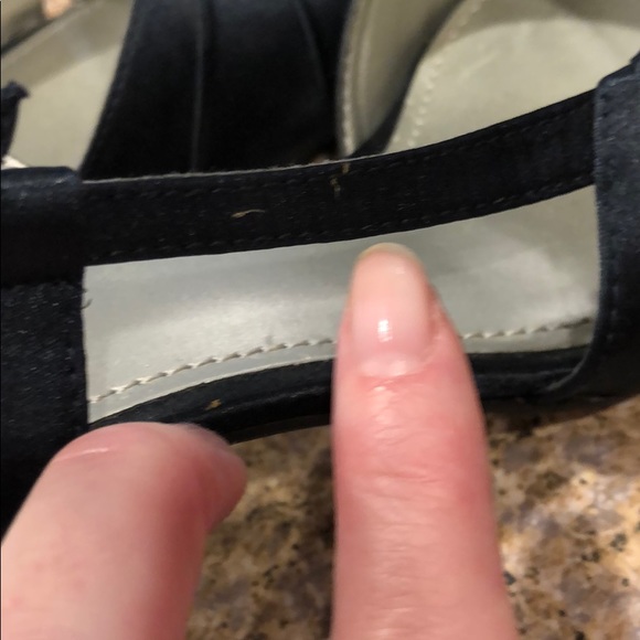 Kelli & Katie Navy Blue Fabric Upper Heels Size 7 - Picture 6 of 16